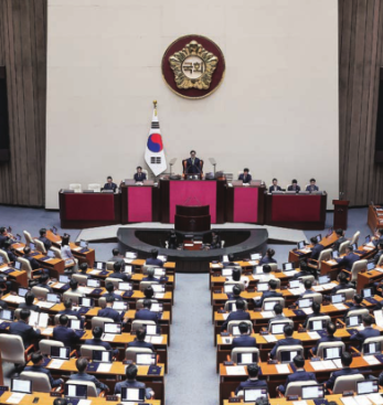 [사설] 침묵을 강요하는 정치문화, 우리는 어디로 가고 있는가 기사 이미지
