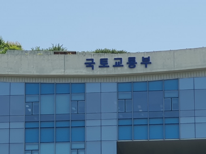 국토교통부, '해외건설 1조 달러 수주 및 60주년 기념식' 개최…국가 경제발전에 크게 기여한 해외건설 성과 조명 기사 이미지